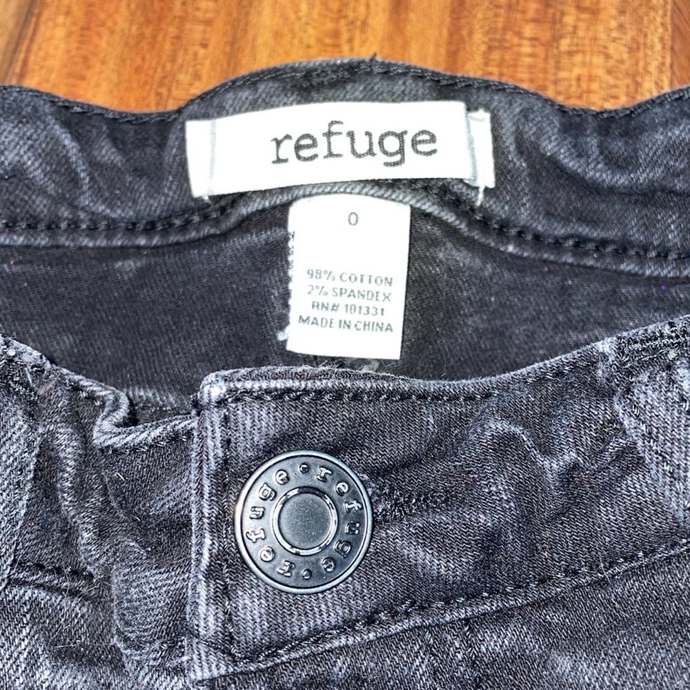 Shorts - Picture 2 of 3
